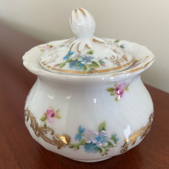 Carlsbad Austria Vintage Porcelain Jar w/Matching Lid Beautiful Floral Sprays - Picture 3 of 10